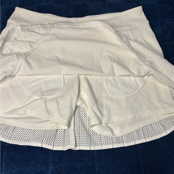 Under Armour Women White Golf Tucked Pleated Active Skort - Picture 8 of 10